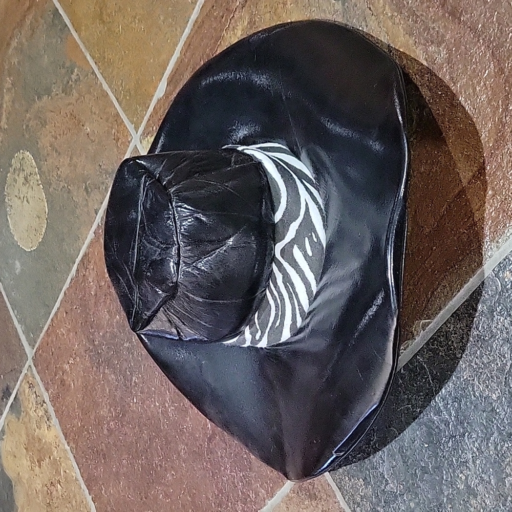 Large Rubie's Costume Cosplay Hat  Shape friendly brim with wire